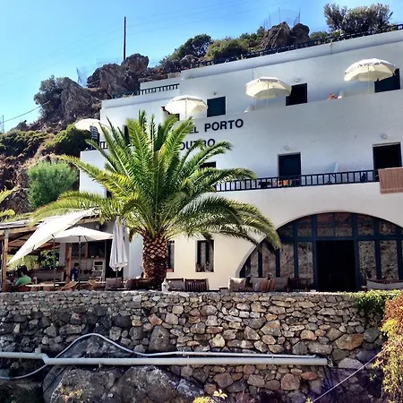 Porto On The Hill Loutro